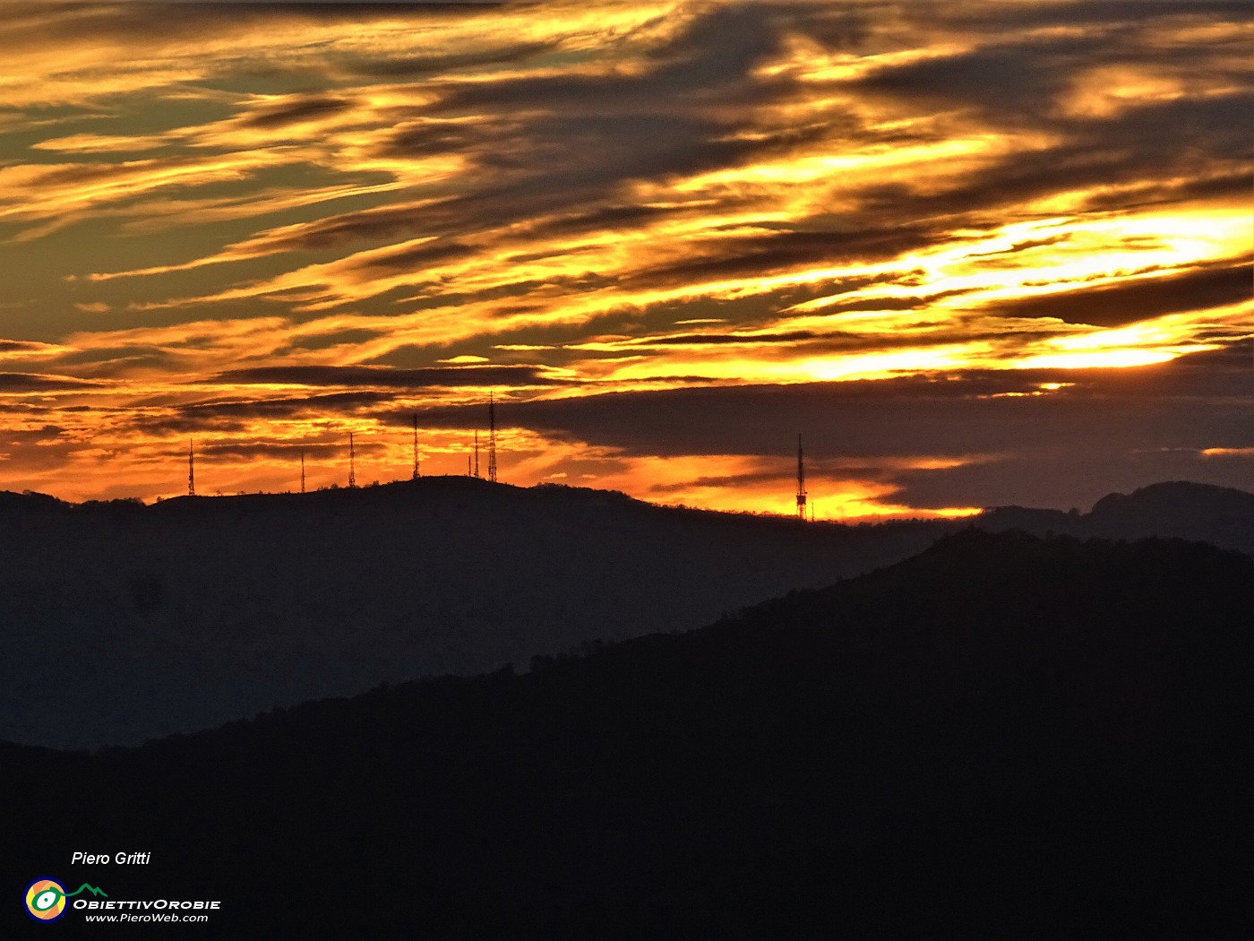 51 Luci e colori del tramonto verso il Linzone.JPG